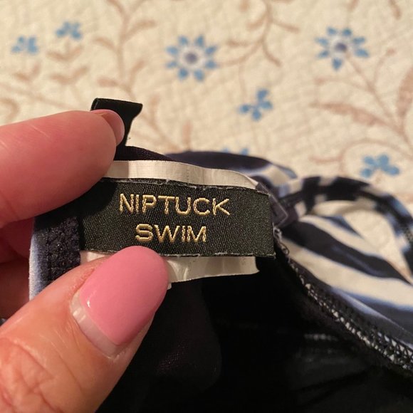 Size 8 Niptuck One Piece Swim Suit - Picture 6 of 9